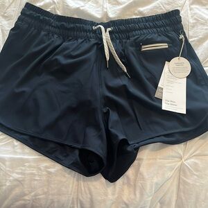 Vuori clementine short 2.0 NEVER WORN